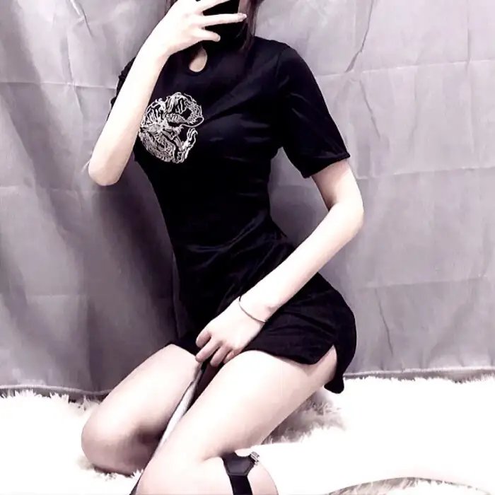 蒙面纱的男子